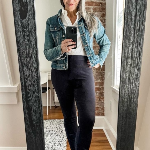 SOLD **Perfectly Distressed Levi’s Jean Jacket** Around M/L can see the size - Picture 10 of 13